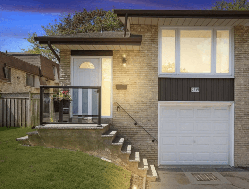 Beautifully maintained semi-detached family home at 2959 Arvida Circle in Mississauga with landscaped front yard and private driveway.